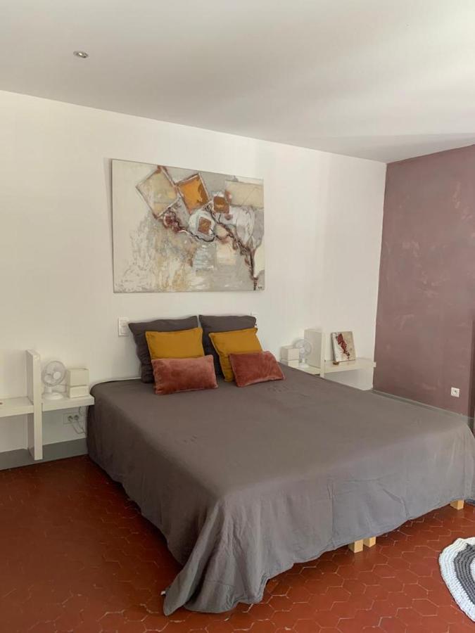 Mas Carita Bed & Breakfast Cabannes Bagian luar foto
