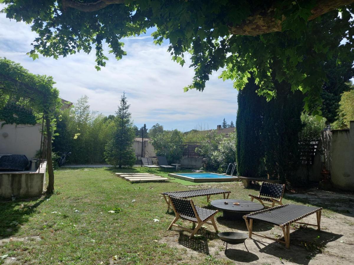 Mas Carita Bed & Breakfast Cabannes Bagian luar foto
