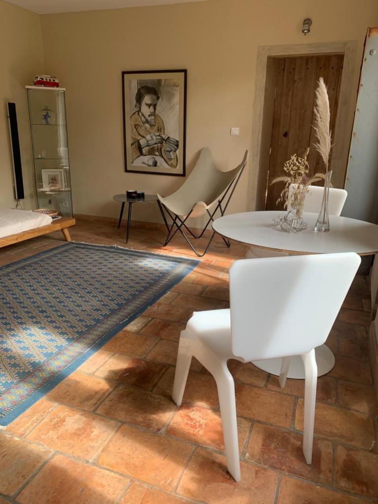 Mas Carita Bed & Breakfast Cabannes Bagian luar foto