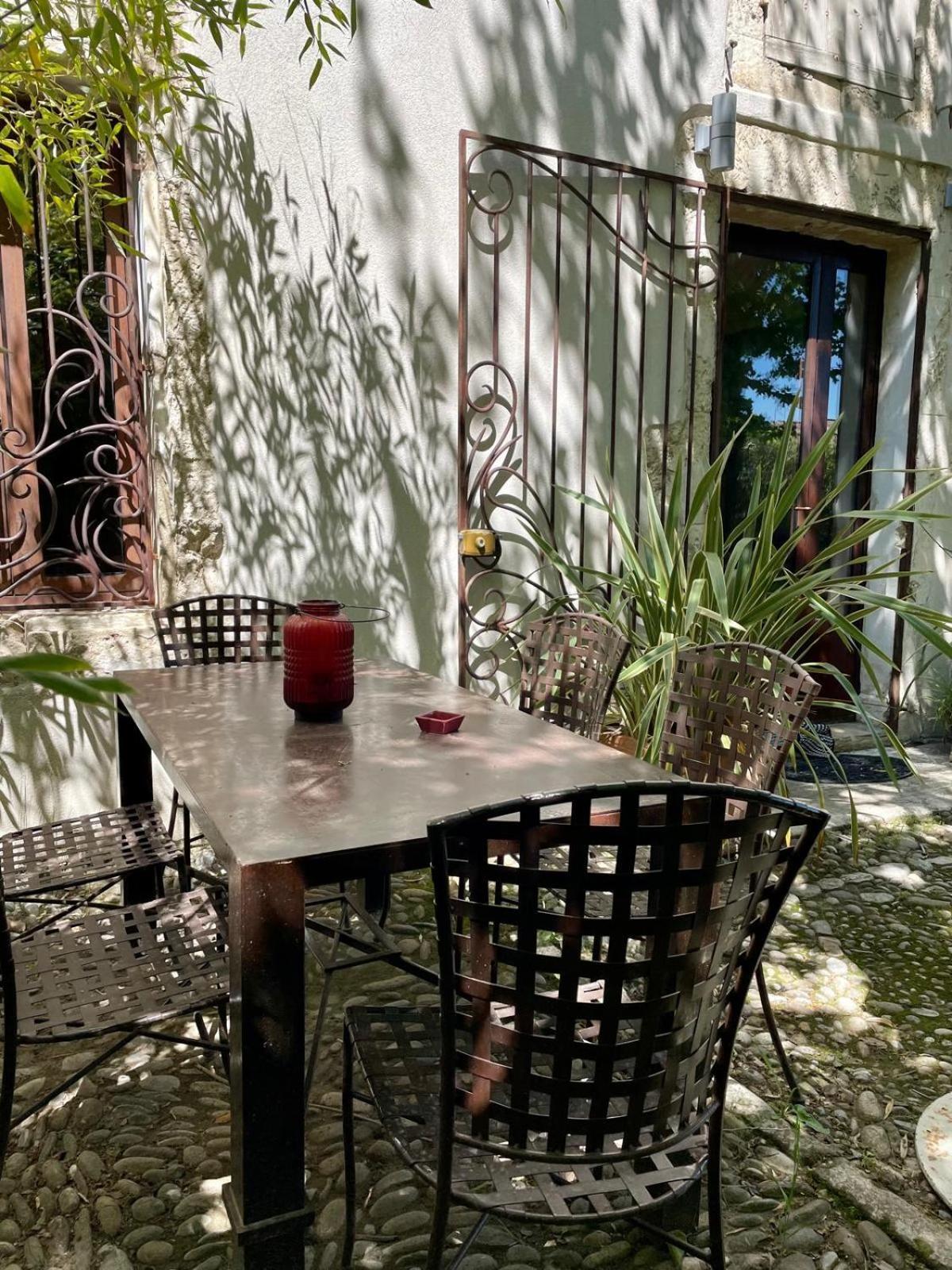 Mas Carita Bed & Breakfast Cabannes Bagian luar foto