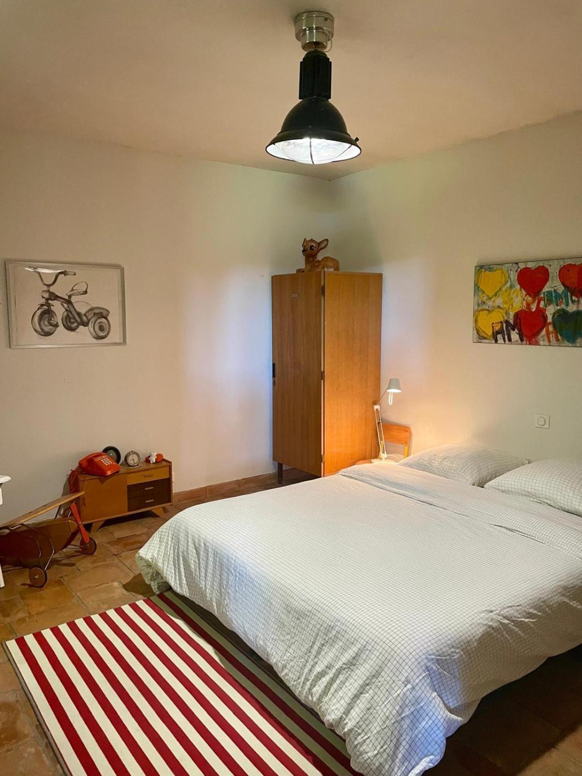 Mas Carita Bed & Breakfast Cabannes Ruang foto